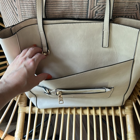 Steve Madden Tote - Picture 3 of 14